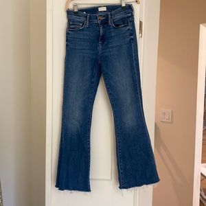 Mother weekender mid rise, frayed ends